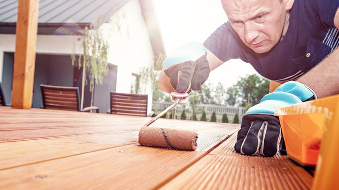 How to Stain a Deck: Your Summer Guide to Deck Maintenance Made Easy